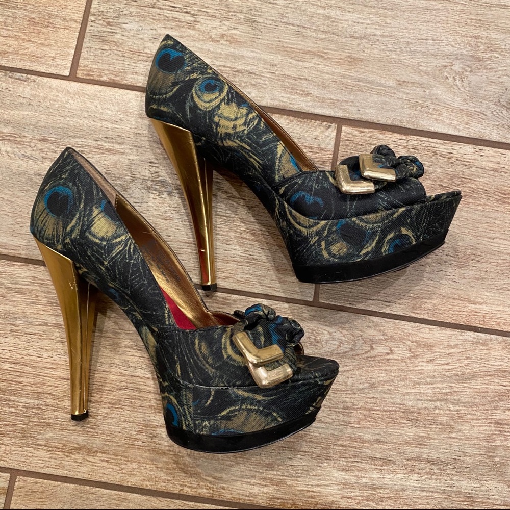 Circus by Sam Edelman’s Peacock and Gold Pumps